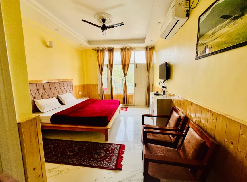 PC KUNJ HOMESTAY & RESTAURANT