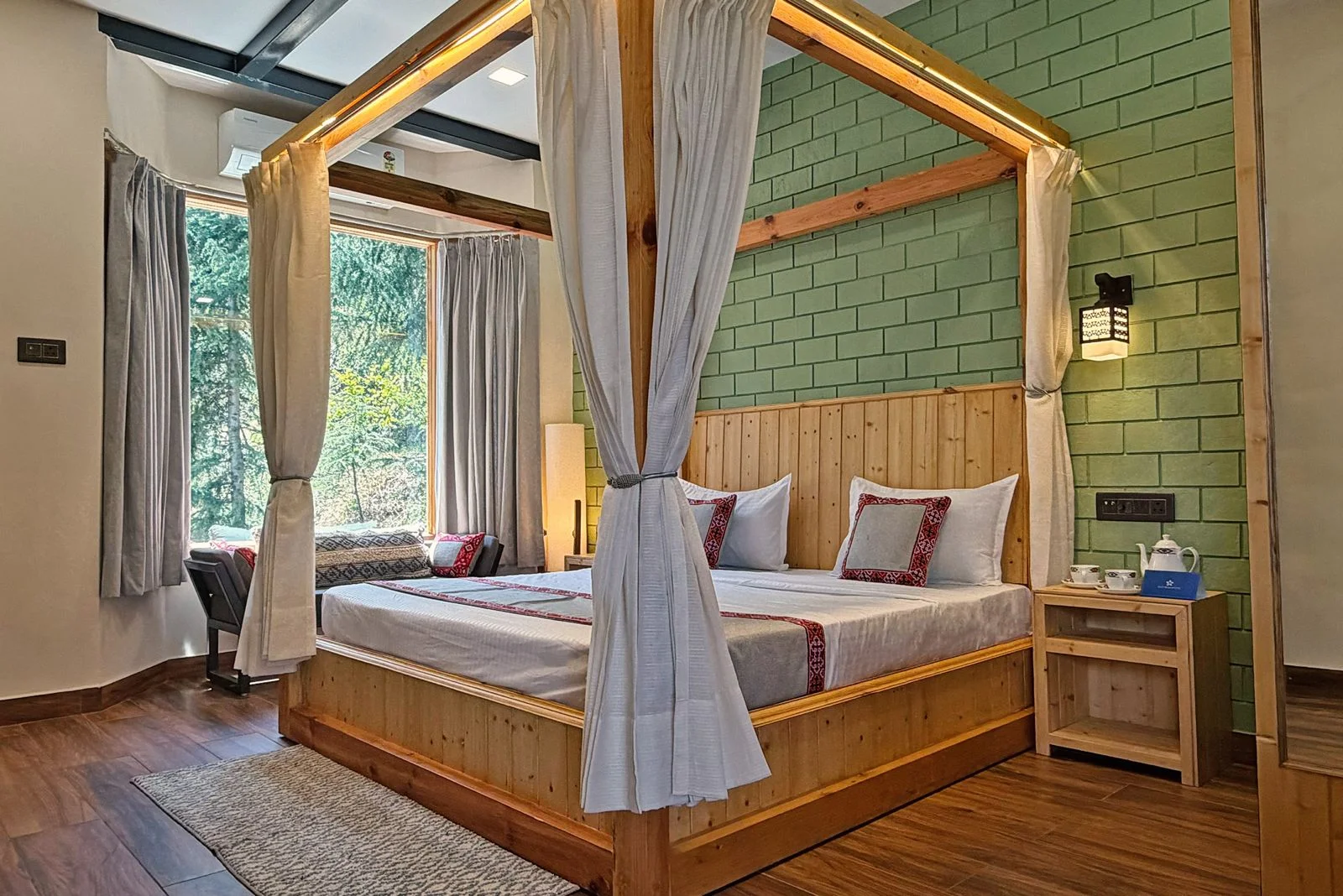 Kith and Kin Glass House