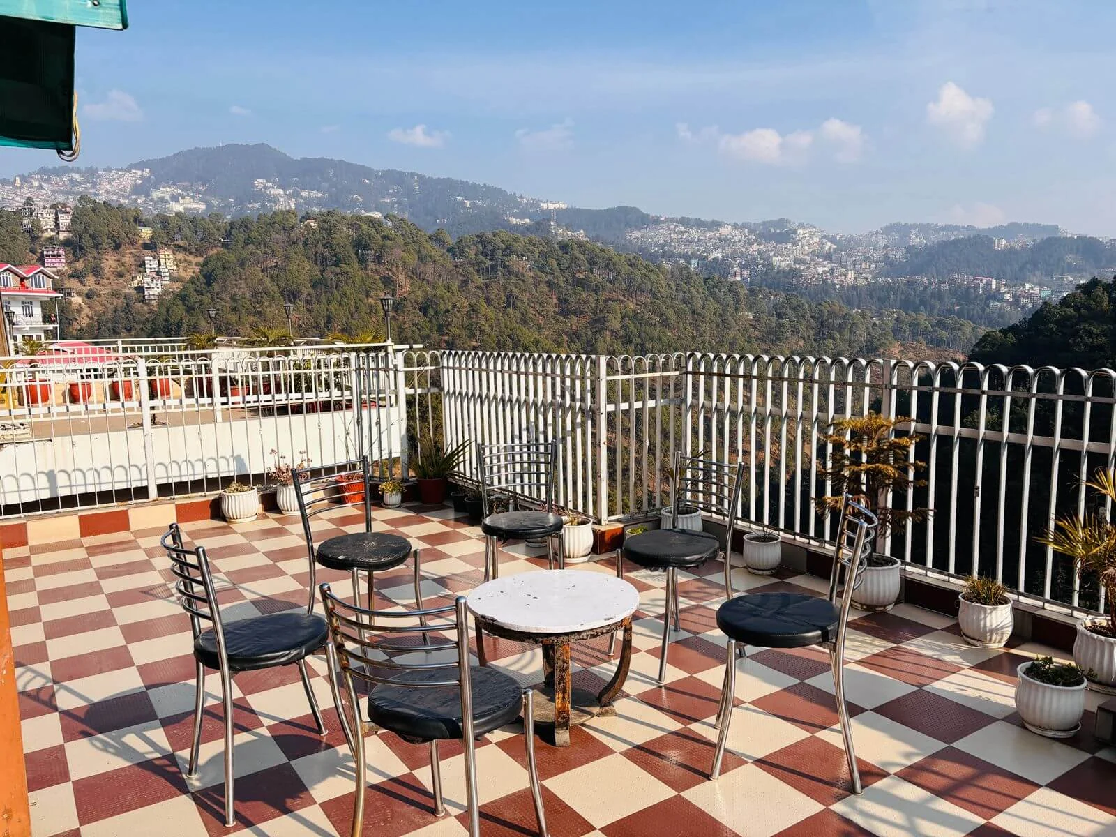 Kudrat Homestay - Family sweet with kitchen and tarrace - next