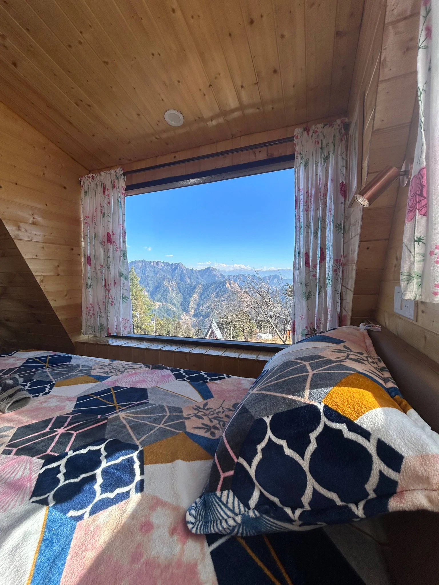 Himalayan Nature Homestay - Deluxe Mountain Cottage with kitchenette